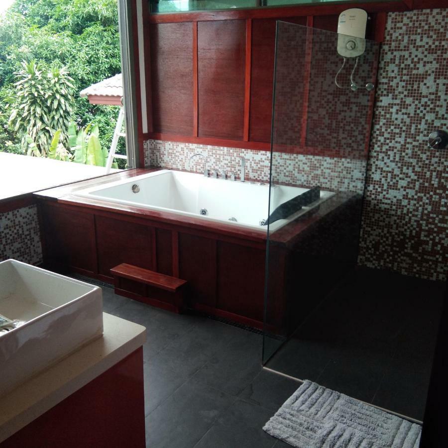 Stunning Villa With Ocean Views And Free Car 라마이비치 외부 사진