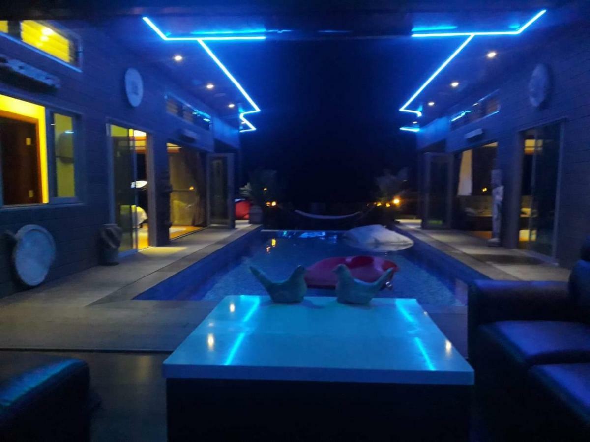 Stunning Villa With Ocean Views And Free Car 라마이비치 외부 사진